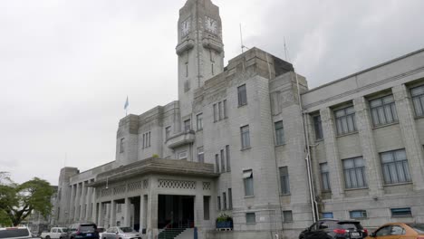 el edificio del parlamento de la república de fiji de cerca