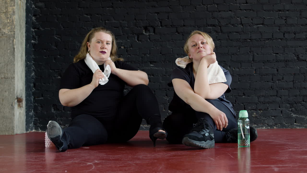 댄스 스튜디오의 여성들