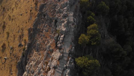 Castillo-De-Jaen,-España-Castillo-De-Jaen-Volando-Y-Tomas-Terrestres-Desde-Este-Castillo-Medieval-En-La-Tarde-De-Verano,-Tambien-Muestra-La-Ciudad-De-Jaen-Hecha-Con-Un-Drone-Y-Una-Camara-De-Accion-A-4k-24fps-Usando-Filtros-Nd-57