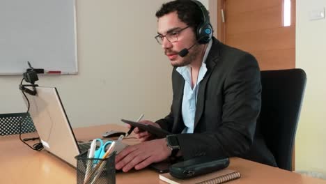 online certification course: man with tablet
