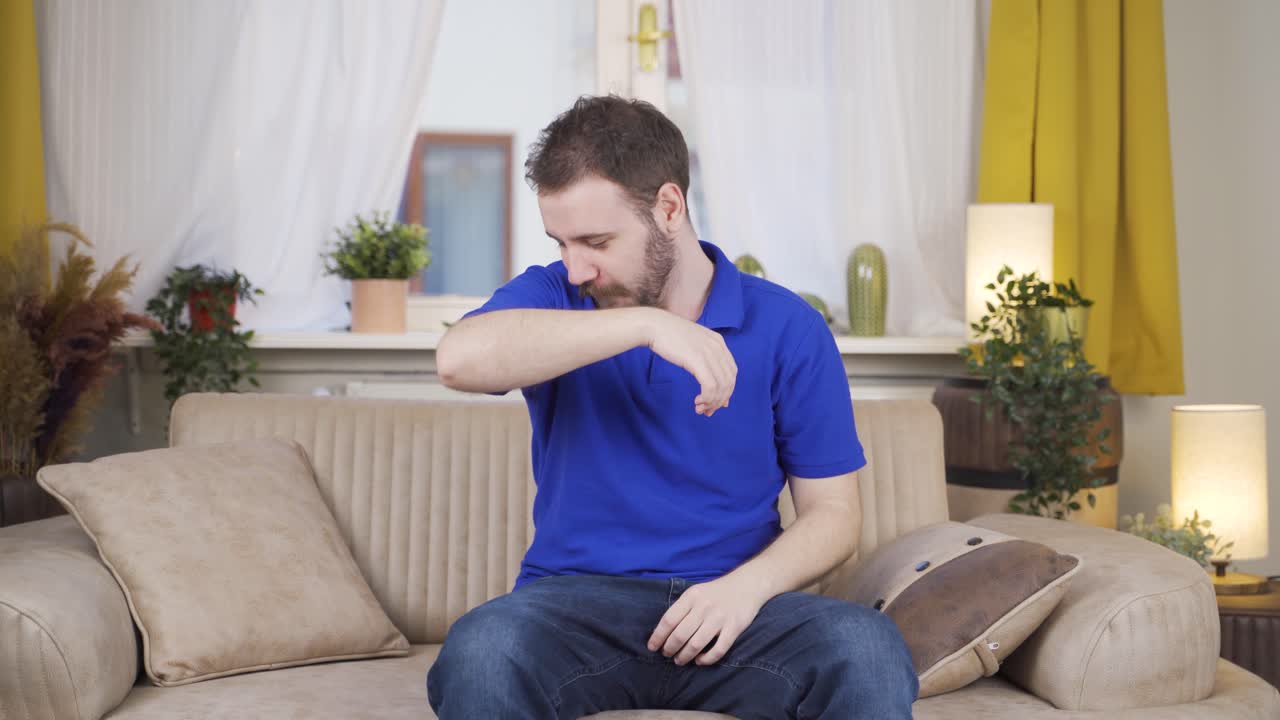 el hombre que huele bien es feliz.