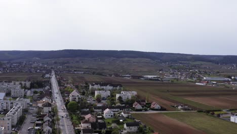 Housing-near-agriculture-in-urban-setting