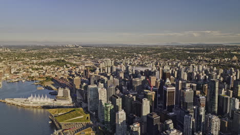 Vancouver-BC-Canadá-Vuelo-Aéreo-Con-Drones-V53-Sobrevolando-El-Puerto-Capturando-Vistas-Del-Paisaje-Urbano-Del-Centro-De-La-Costa,-Gastown-Y-El-Lado-Este-Desde-Arriba-En-Un-Día-Soleado---Filmado-Con-Mavic-3-Pro-Cine---Julio-De-2023