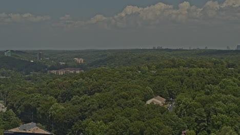 Atlanta,-Georgia,-Luftaufnahme-V664,-Schwenk-Rechts-Von-Der-Autobahn-In-Cumberland-–-DJI-Inspire-2,-X7,-6k-–-August-2020