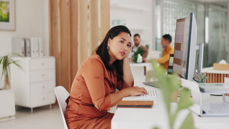 Stress,-Burnout-Und-Nachdenken-Mit-Einer-Geschäftsfrau