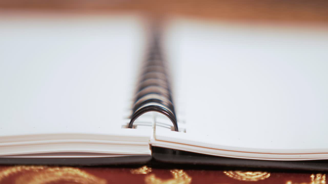 abrir un nuevo cuaderno cerrar la columna vertebral