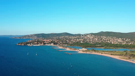 Ciudad-De-Saint-Aygulf-Destino-Frente-Al-Mar-Riviera-Francesa-Francia-Toma-Aérea