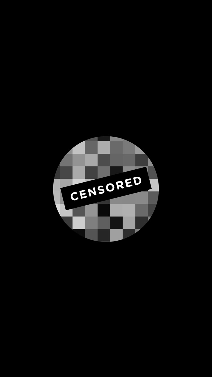 Grafica circolare pixelata e censurata su sfondo nero.