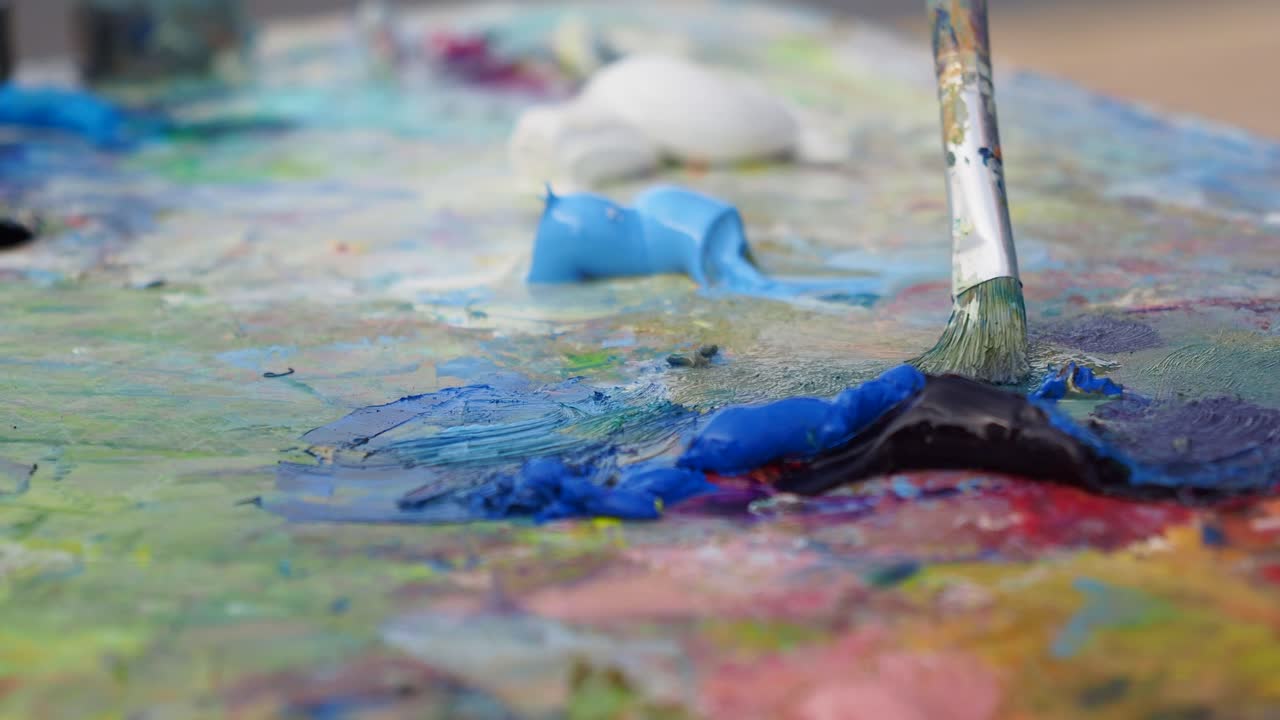 페인트와 질로 예술가의 팔레트