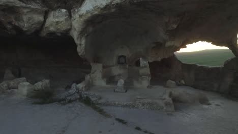 antigua iglesia de la cueva en georgia