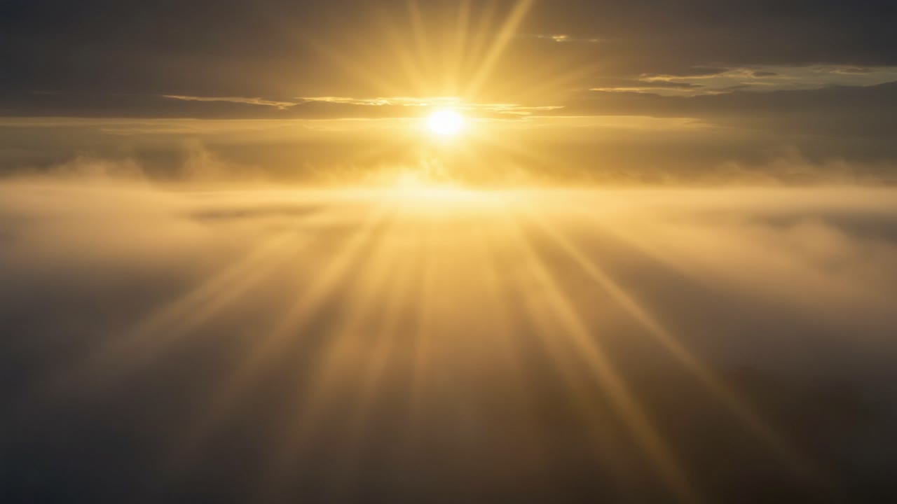 Breathtaking Sunrise Over a Sea of Clouds, Illuminating the Horizon with Golden Rays and Creating a Serene Atmosphere of Tranquility and Beauty