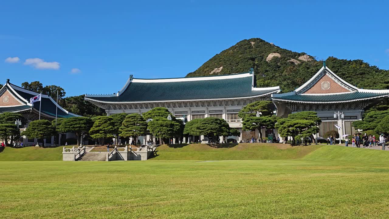 Cheong Wa Dae Blue House in Seoul on Autumn Sunny Day, South Korea - dolly zoom vertigo