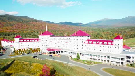 una antena sobre el imponente hotel de lujo mt washington resort lodge en new hampshire 3