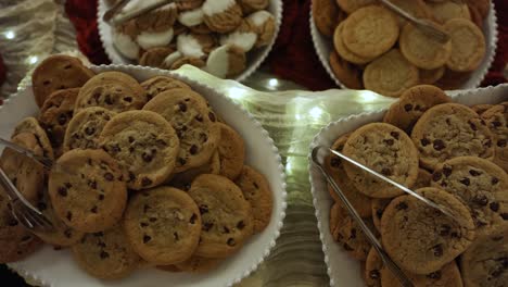 snickerdoodle and chocolate chip cookies at a wedding