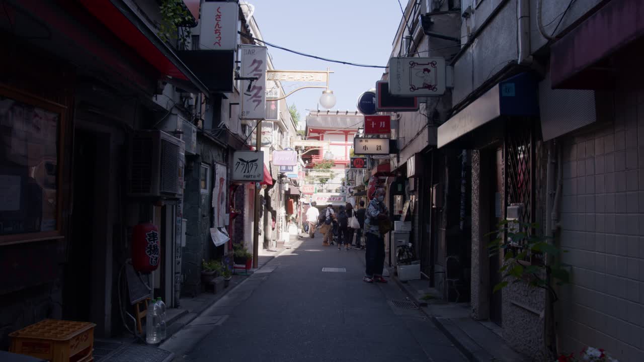 Golden Gai Alleyways in Daylight Shinjuku TokyoDiscover Shinjuku’s iconic Golden Gai streets, bathed in natural daylight.Golden Gai’s Daytime Streets in Shinjuku