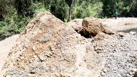 Primer-Plano-Panorámico-De-La-Estructura-De-La-Pared-De-Roca---Patrón-De-Superficie-Roca-De-Sedimentación-Decorativa---Estructura-De-Roca