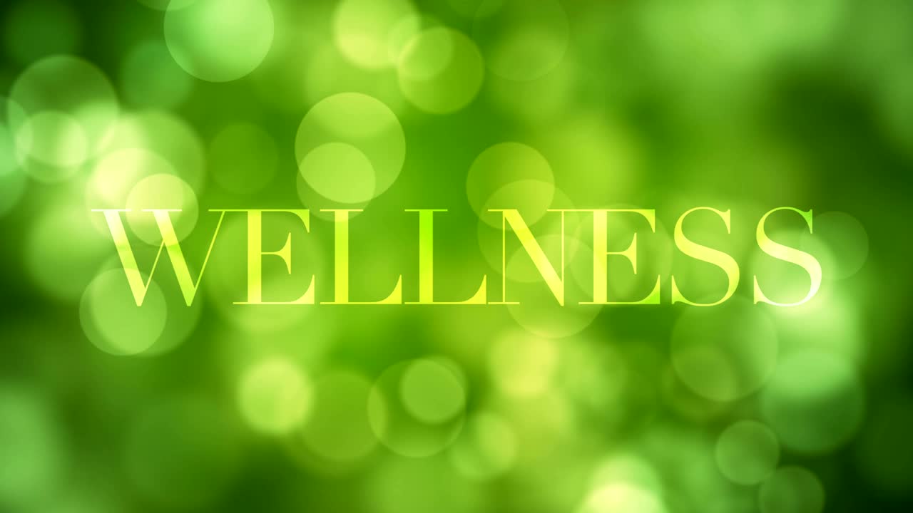 '건강' 텍스트가 나타나고 잠시 후에 녹색 반이는 불빛으로 녹색 보케 배경에 초점을 맞추지 않는 빛 반사입니다. 건강한 삶, 봄, 숲 개념 비디오