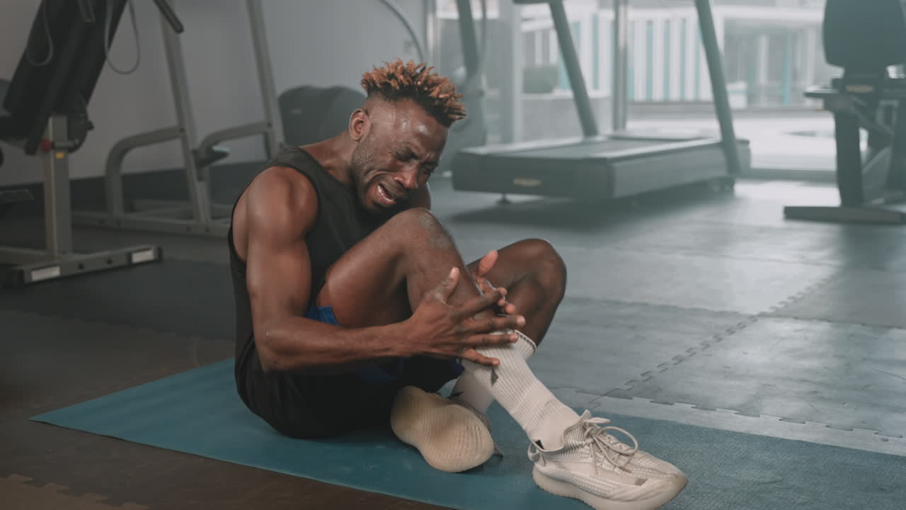 Pria Cedera di Gym