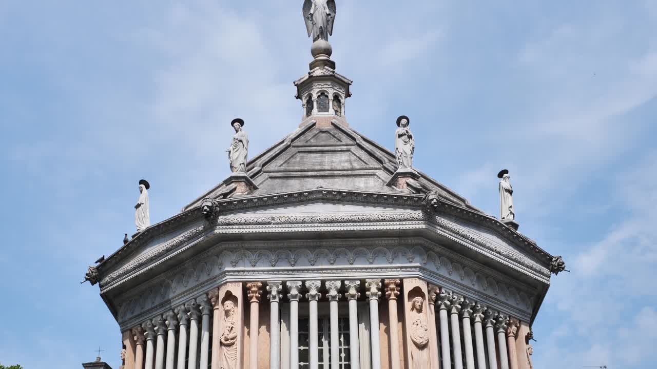 베르가모의 세례당 (이탈리아)