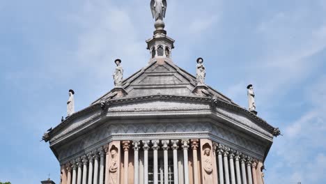 el baptisterio de bergamo, italia