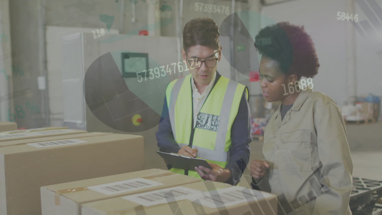 animación del procesamiento de datos financieros sobre diversas personas que trabajan en el almacén