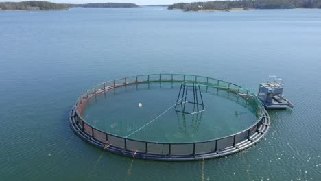 granja de peces flotante en el archipiélago finlandés