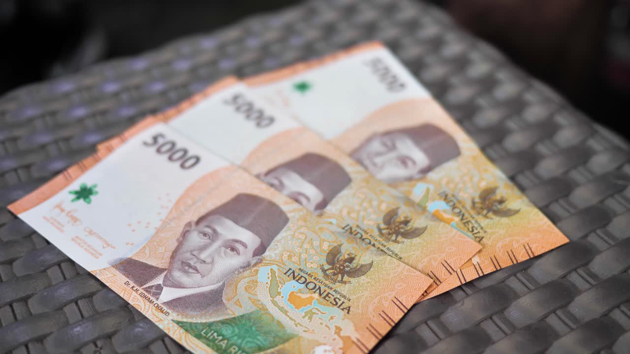 Pilha de notas de Rupia Indonésia de 5