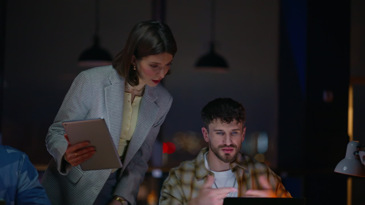 Business expert consulting staff dark office closeup. Businesswoman explaining