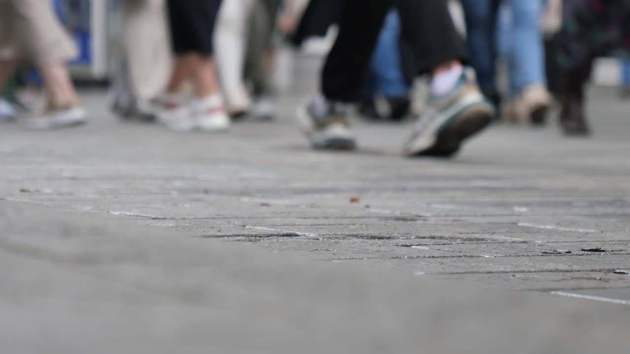 La folla di strada della città