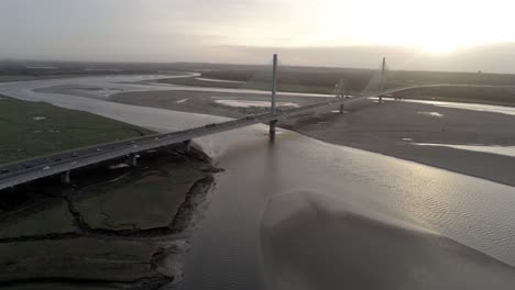 Vista-Aérea-Sobre-El-Río-Mersey-Skyline-Gateway-Puente-Colgante-Al-Amanecer