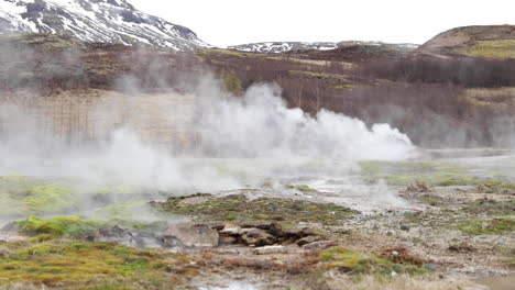 vapor de aguas termales de islandia en cámara lenta