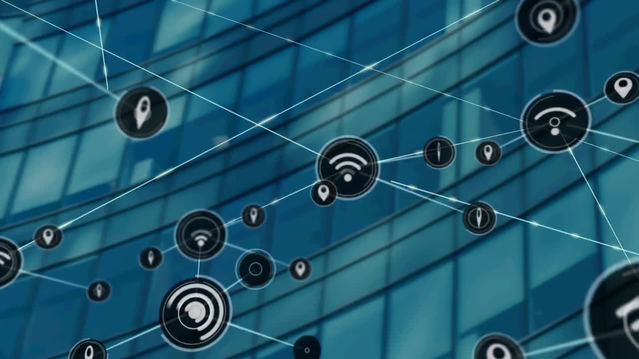 animación de la red de conexiones con iconos sobre el edificio moderno
