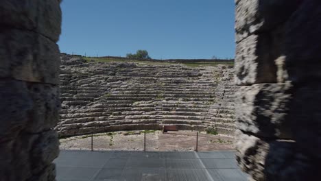 Al-Entrar-En-El-Teatro-De-Roma,-Uno-Es-Recibido-Por-Una-Vista-Cautivadora