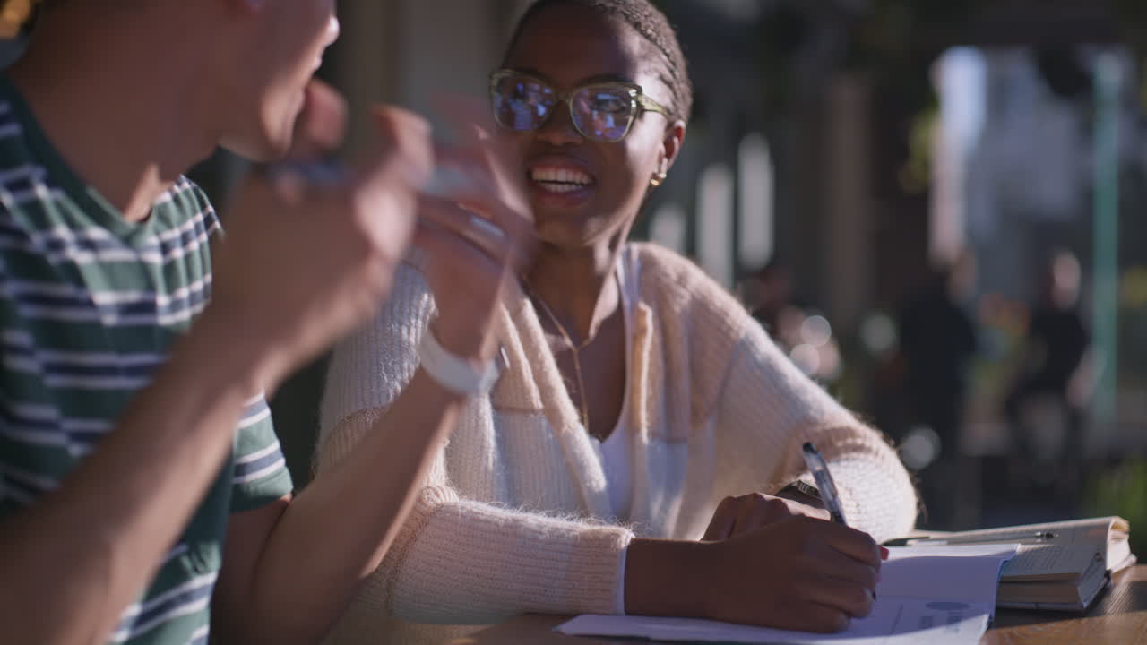 Two friends discussing at a cafe