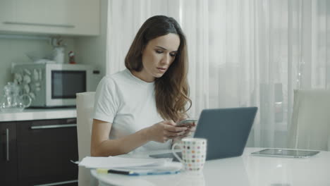 Business-woman-using-laptop-computer-on-desk-at-home