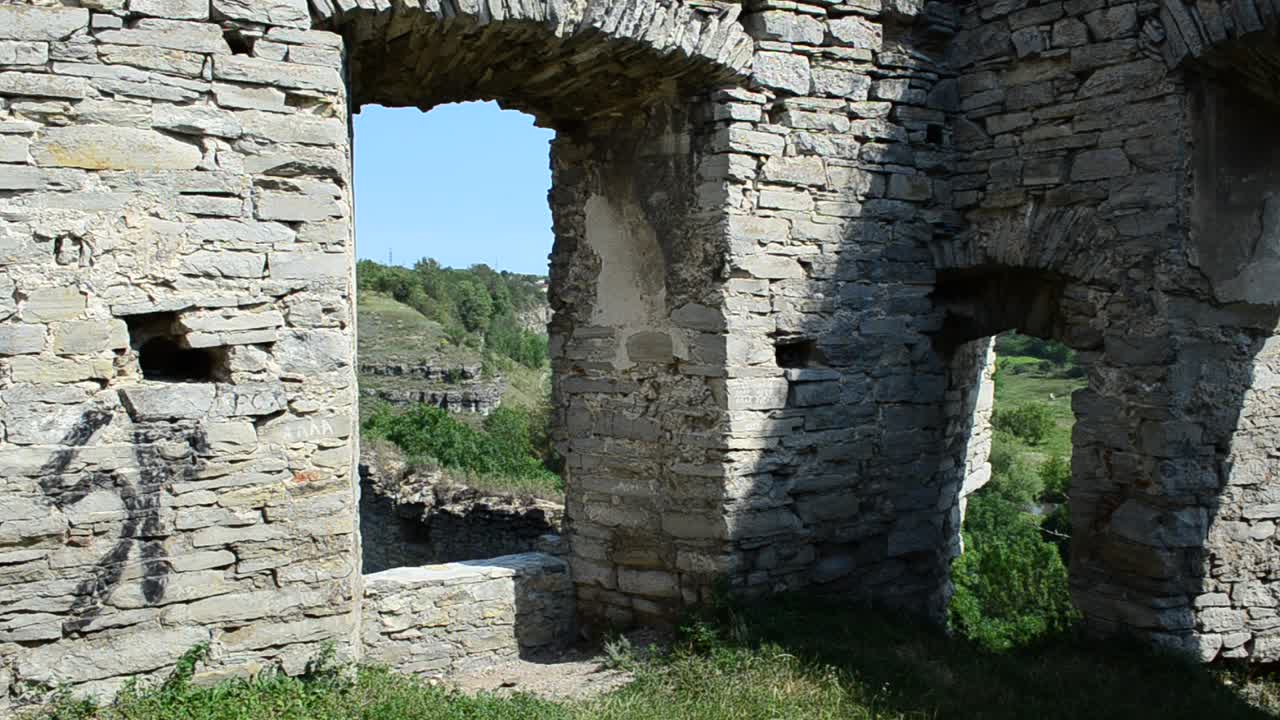 Resti della fortezza. Antico castello nel villaggio di Scala Podolsk, Ucraina