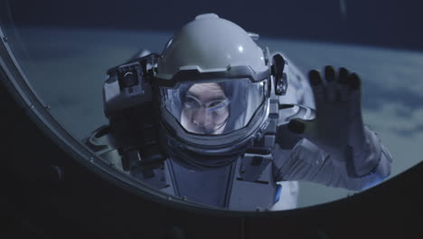 astronauta en una caminata espacial
