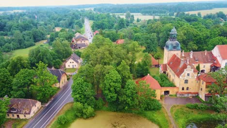 Mittelalterliche-Burg-Liesstraupe-Im-Dorf-Straupe-In-Vidzeme-Im-Norden-Lettlands