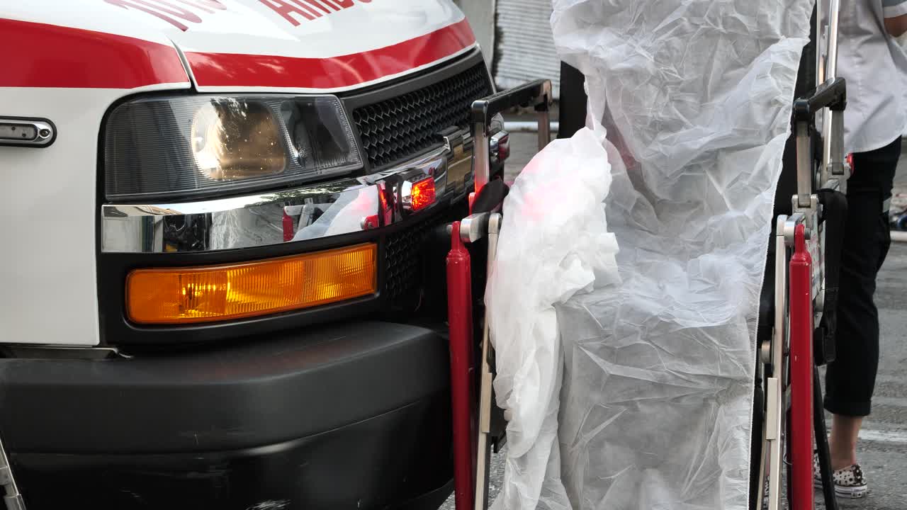 equipo médico especial, camilla, ambulancia, equipo paramédico de turno