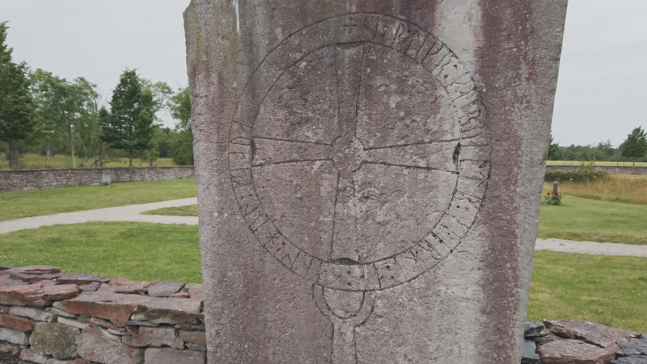 Antica pietra runica, scritta dagli antichi popoli a Gotland, Svezia