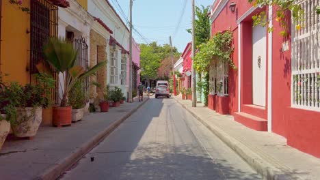 A-panoramic-view-of-typical-street-scene-in-Cartagena,-Colombia