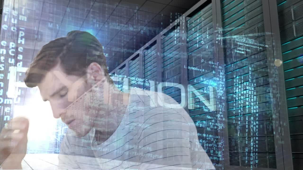 animación de un hombre caucásico ansioso y mirando datos flotantes con servidores de procesamiento en el fondo