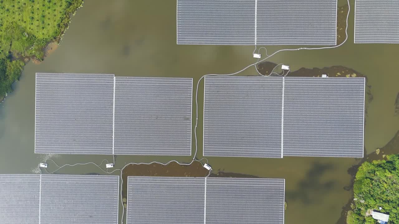 Top-down drone shot of Malaysia’s largest floating solar farm at Danau Tok Uban, Kelantan, showcasing vast solar panel arrays