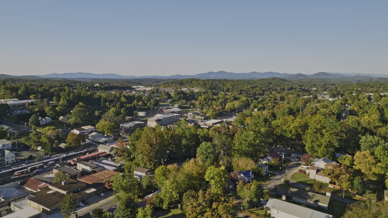 Blue Ridge Georgia Aerial v13 low fly around charming mountain town capturing leafy streets, scenic railway and mountainous landscape on a beautiful sunny day - Shot with Mavic 3 Cine - October 2022