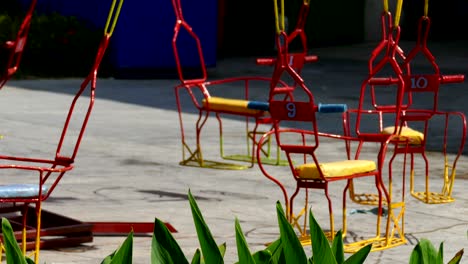 diseño de carrusel colorido para niños niños en el parque de diversión
