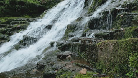 Cascada-En-El-Bosque-4k-Slider-Shot