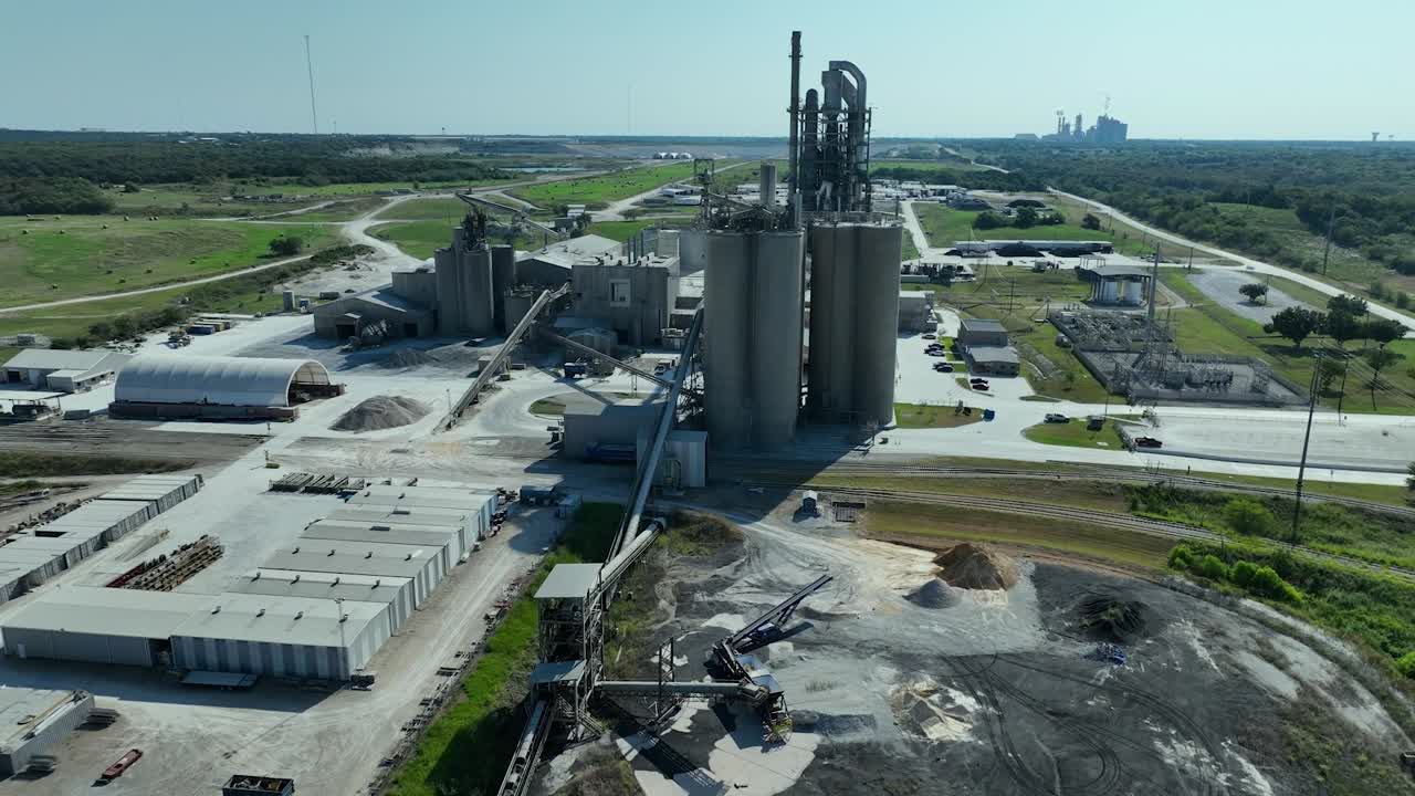 industrie-arbeitsgebäude, die von einer drohne gesehen werden
