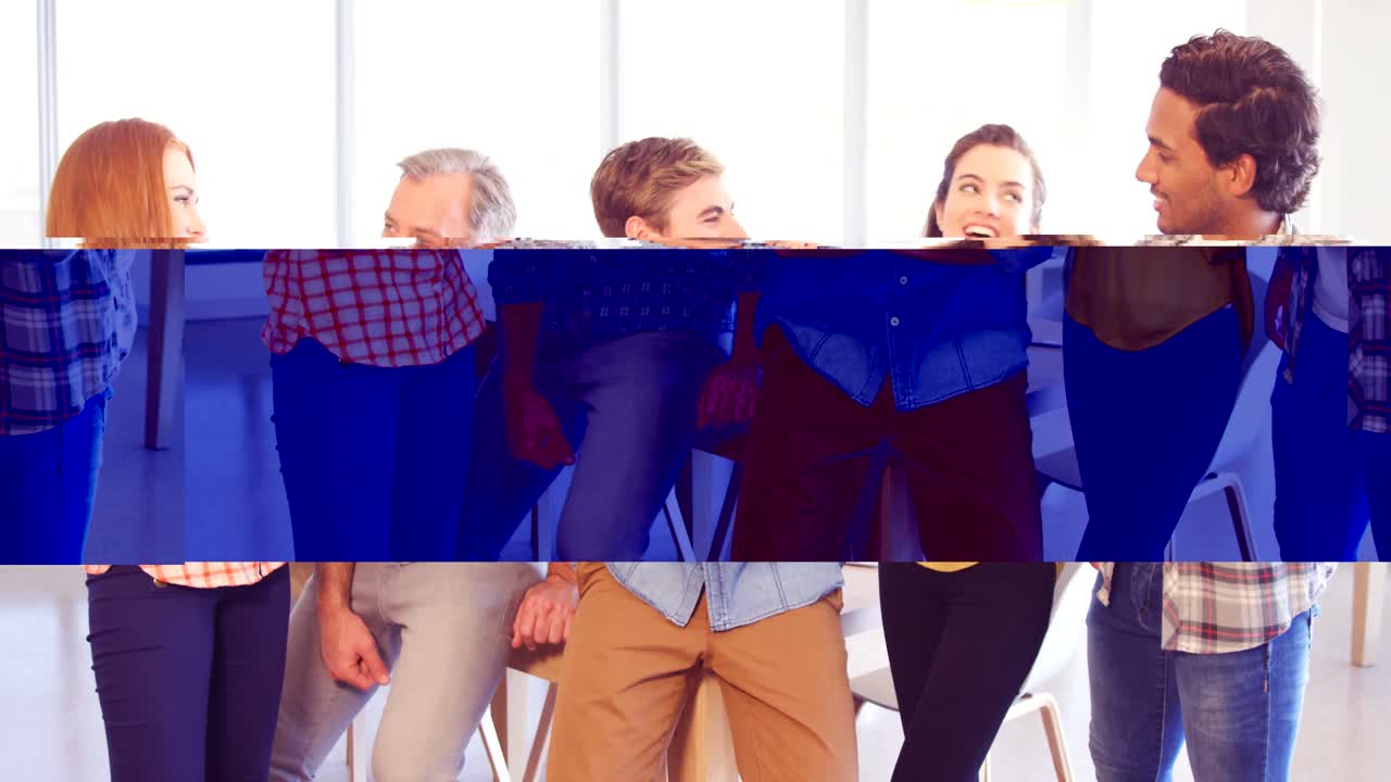 직장 동료 들 이 사무실 에서 서로 상호 작용 하는 것