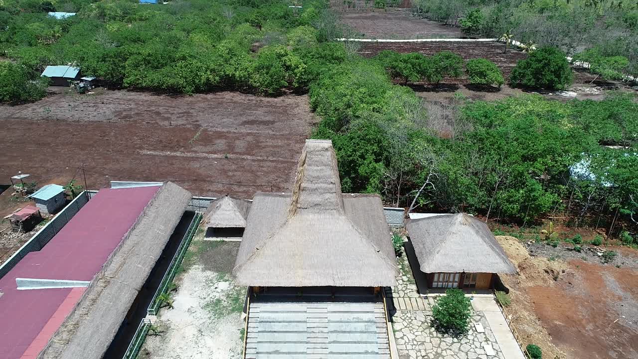 인도네시아 서섬바에 있는 관광지로 변신한 전통 마을.