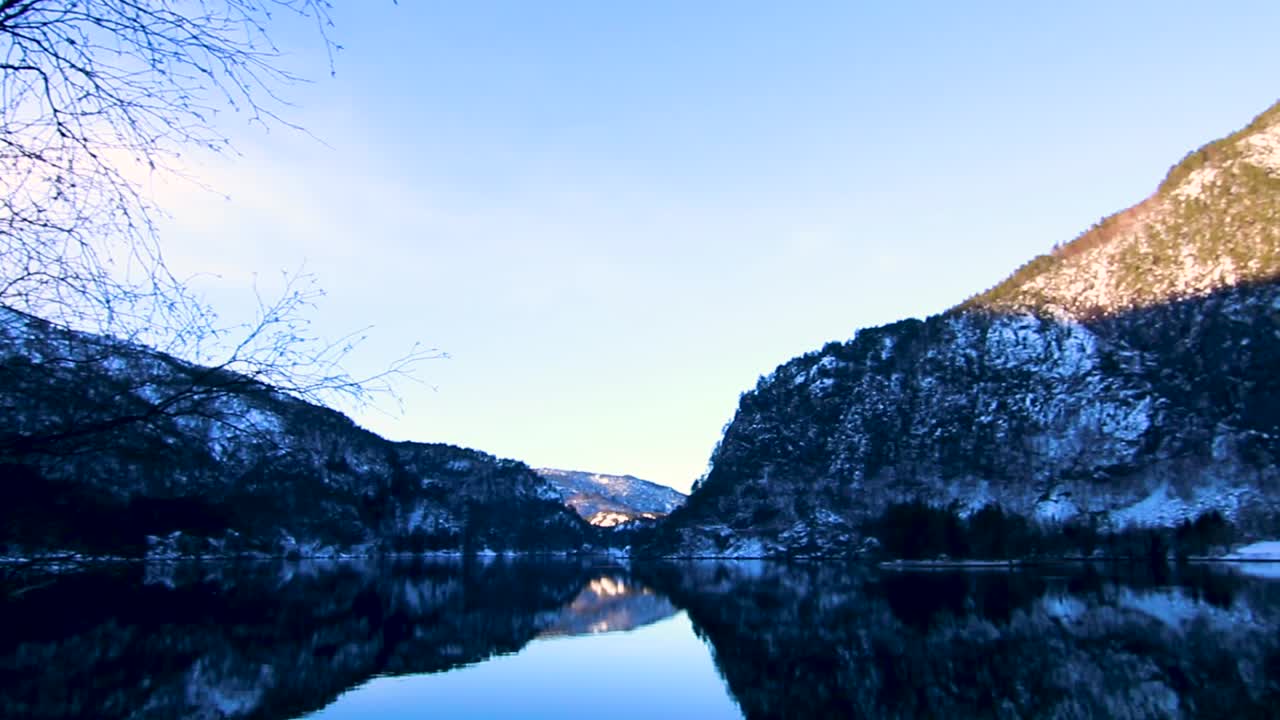 노르웨이 베르겐 주변 피요르드에서 보트 타기